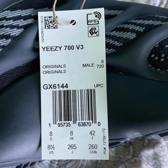 Yeezy 700v3